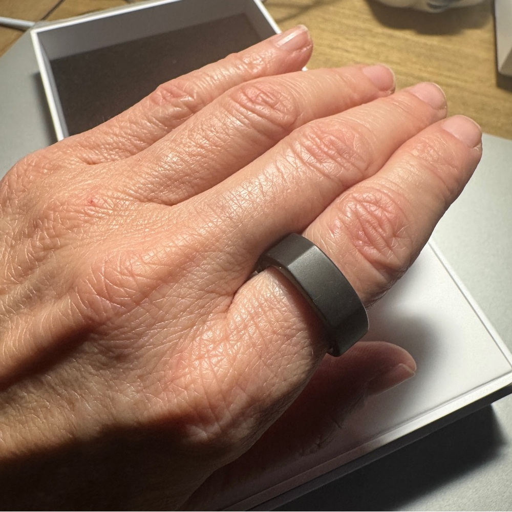 Oura Heritage Ring - Gen3-STEALTH Size 8 - Picture 6 of 6